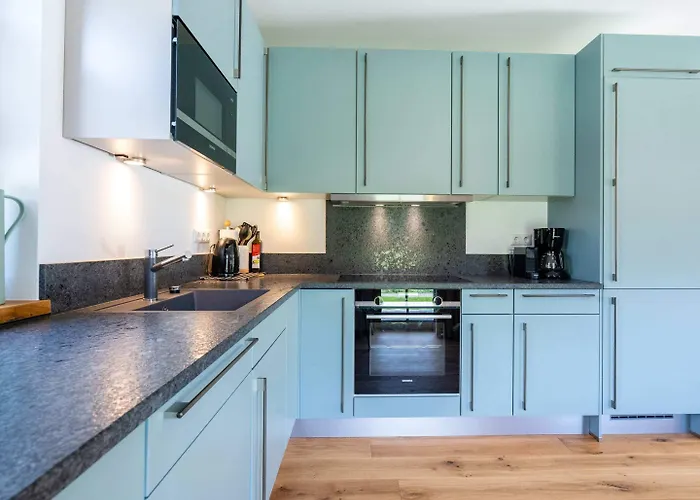 木屋 In Near Slopes *